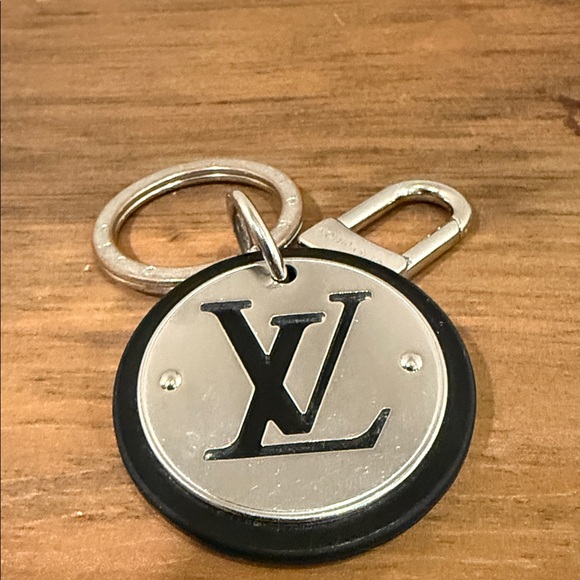 Louis Vuitton Black and Silver Logo Keyring - Picture 3 of 3